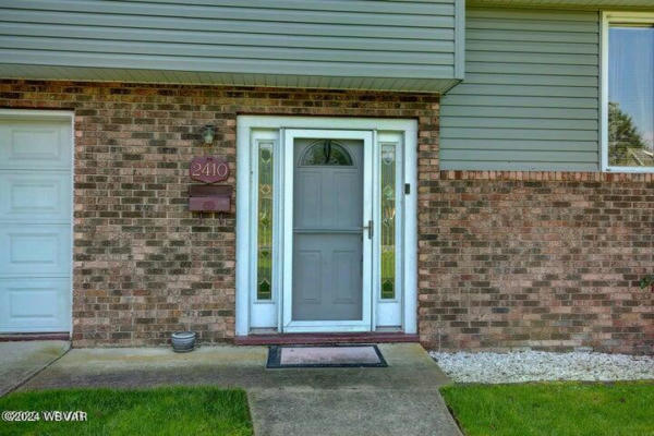 2410 LINCOLN DR, WILLIAMSPORT, PA 17701, photo 3 of 49